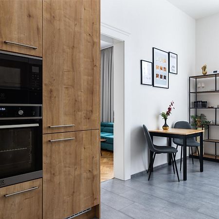 Stay2Gether City Buzz Apt - O2 Arena - Sleeps 6 Praha Bagian luar foto